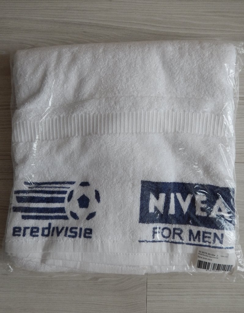 Nivea For Men Eredivisie sporthanddoek - Nieuw in verpakking, Verzamelen, Ophalen of Verzenden, Nieuw, Gebruiksvoorwerp
