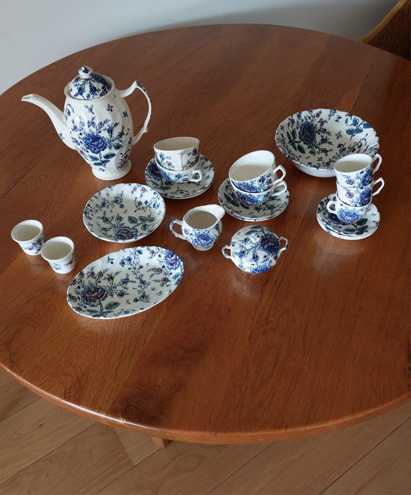 Johnson Brothers Rose Chintz Blue servies, Keramiek, Ophalen of Verzenden, Zo goed als nieuw, Overige stijlen