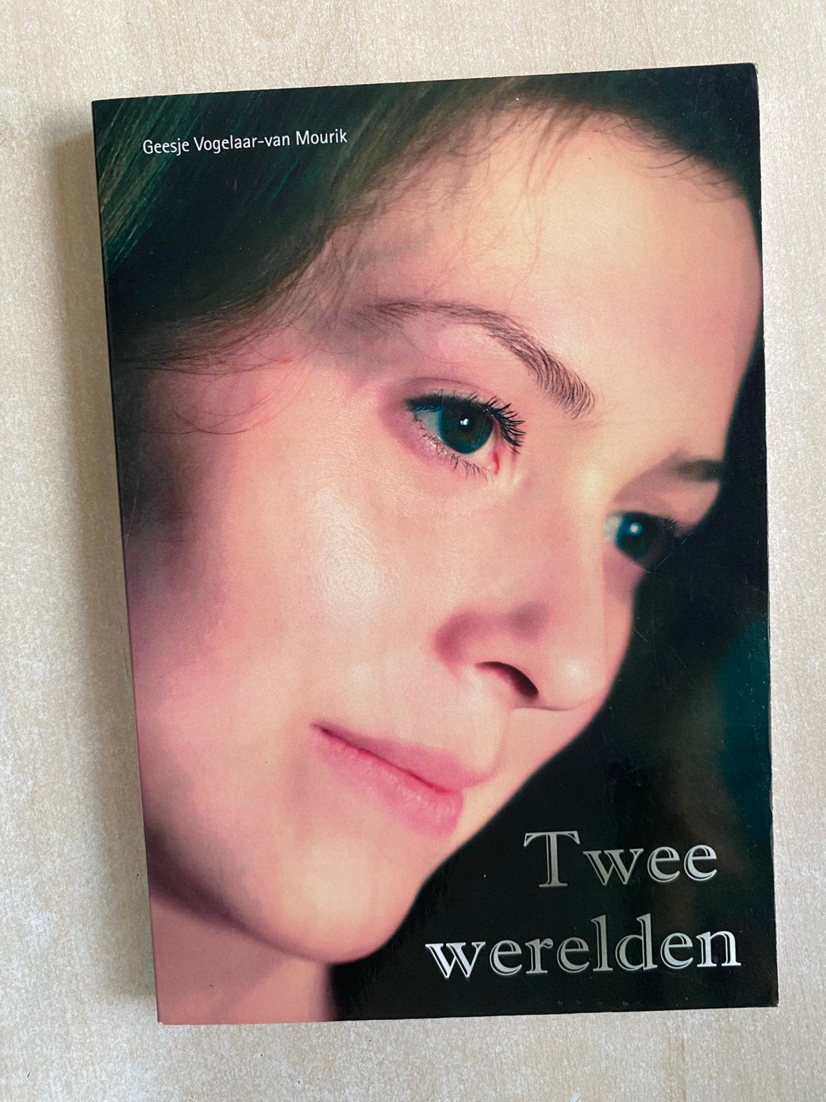 Twee werelden (Geesje Vogelaar-van Mourik), Ophalen of Verzenden, Zo goed als nieuw