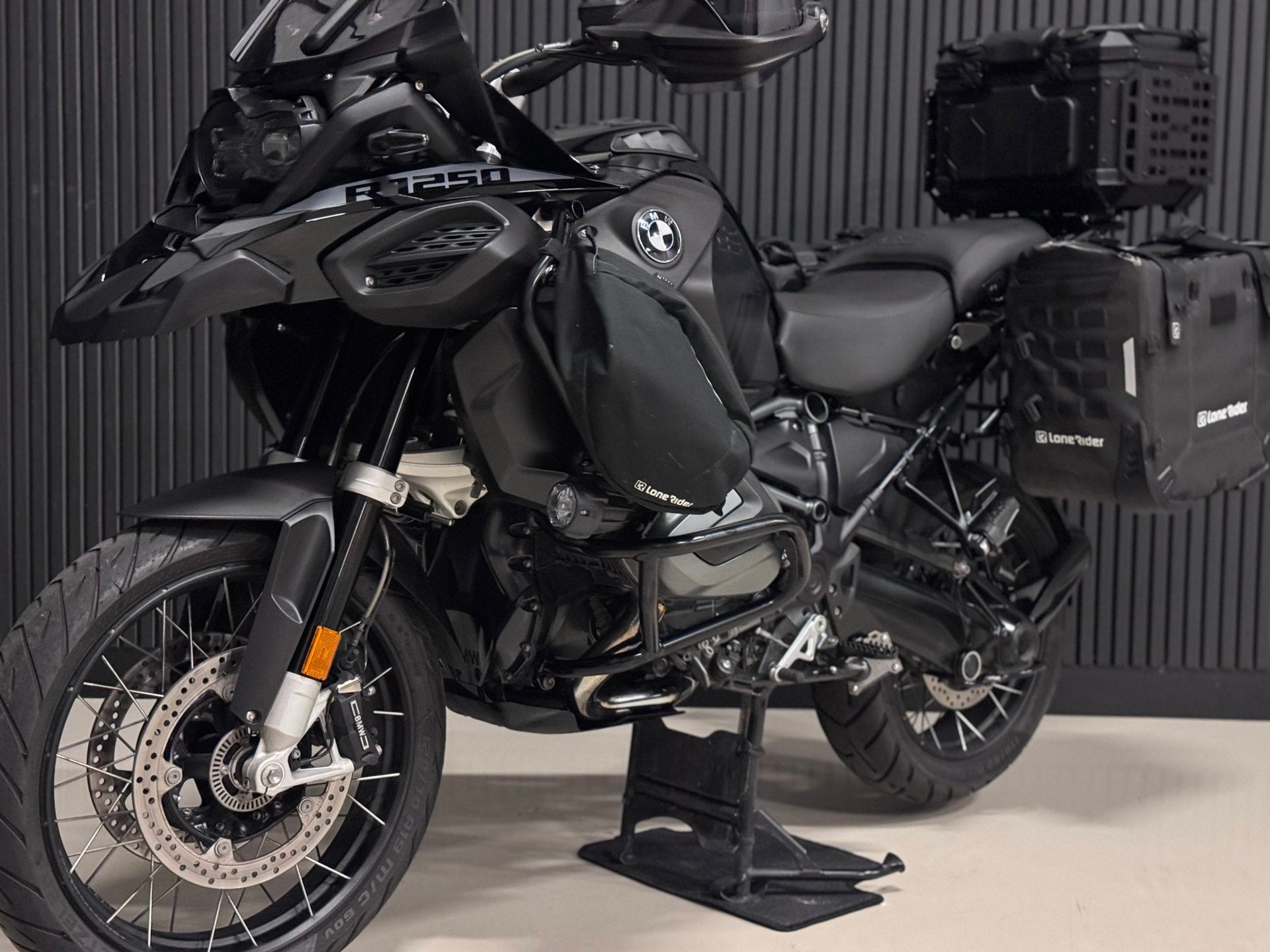 BMW All-Road R 1250 GS Adventure TRIPLE BLACK | AKRAPOVIC |, Motoren, Motoren | BMW, BMW@BMW.NL, 1254 cc, Handvatverwarming, Meer dan 35 kW