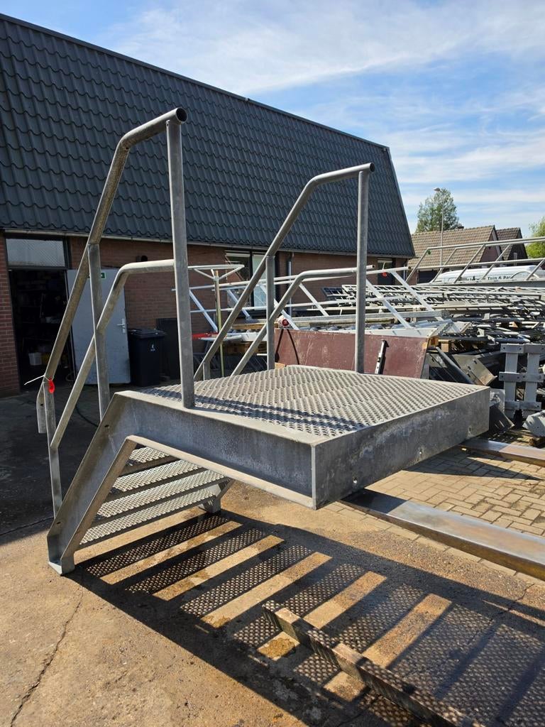 Stalen trap met bordes gegalv. Hoog 1,2 mtr. Nor077, Doe-het-zelf en Verbouw, Ophalen, 2 tot 4 meter