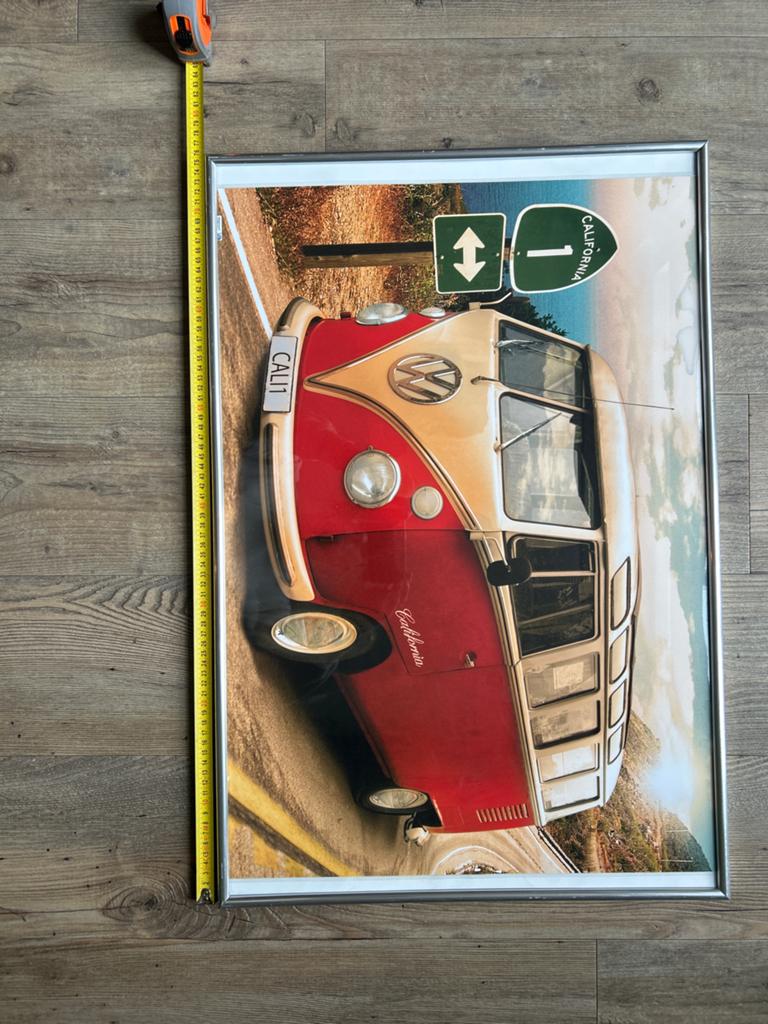 Ingelijste VW Bus California Poster - Zo goed als nieuw, Ophalen of Verzenden, Zo goed als nieuw, Overige thema's