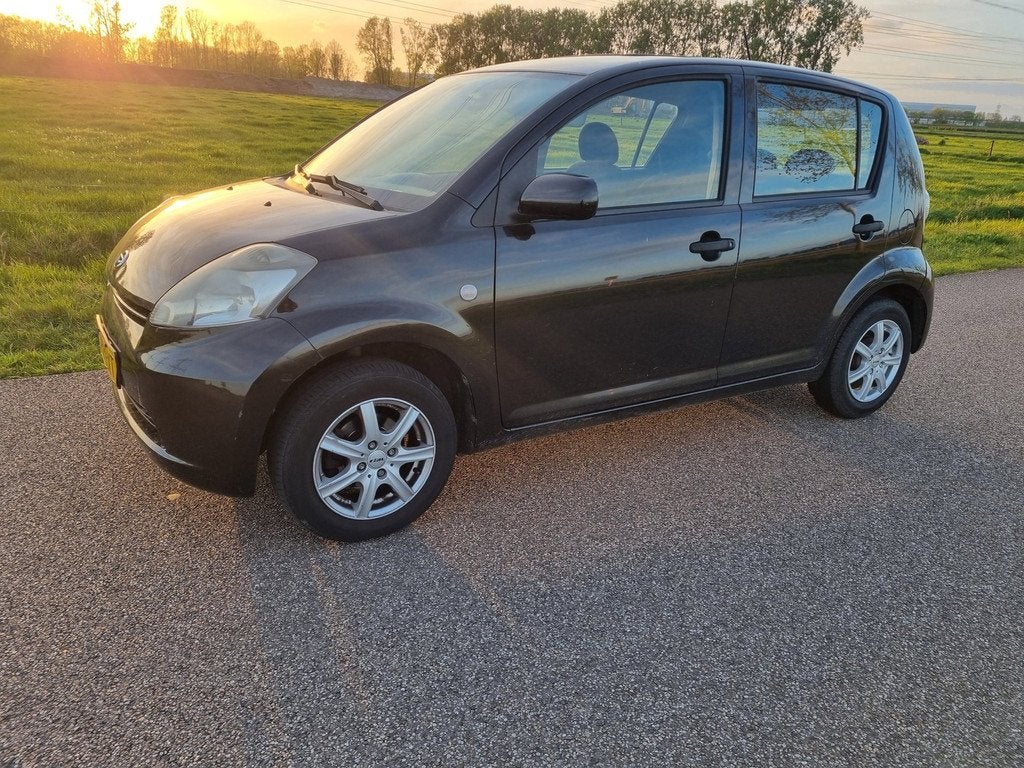 Daihatsu Sirion 2 1.3-16V Comfort 5 deurs, Auto's, Daihatsu, Voorwielaandrijving, Gebruikt, 31 €/maand, 4 cilinders