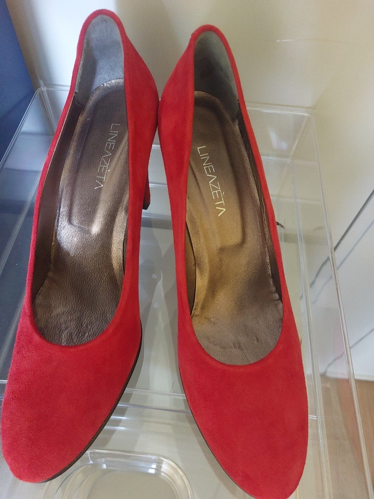 LINEAZETA Rode Suède Pumps Maat 41, Kleding | Dames, Pumps, Ophalen of Verzenden, LINEAZETA, Gedragen