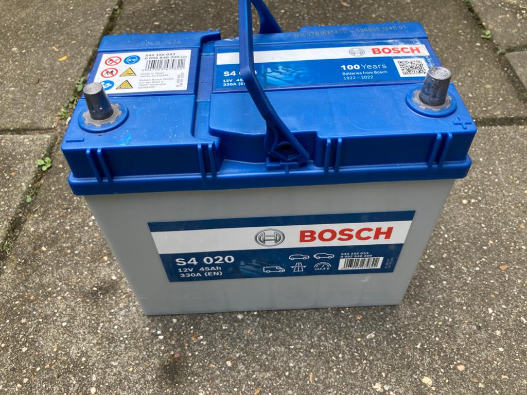 Tk. Bosch S4 020 Accu 12V 45Ah 330A - Zo goed als nieuw, Ophalen, Gebruikt, Universele onderdelen