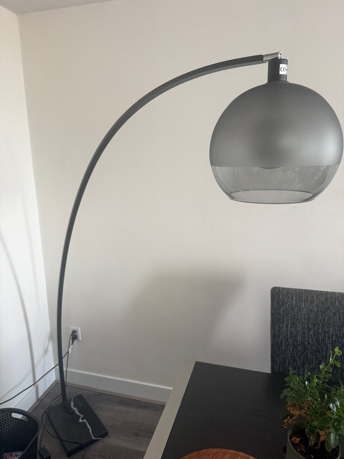 Moderne booglamp met glazen kap, Ophalen, Gebruikt, E27 (groot), Metaal