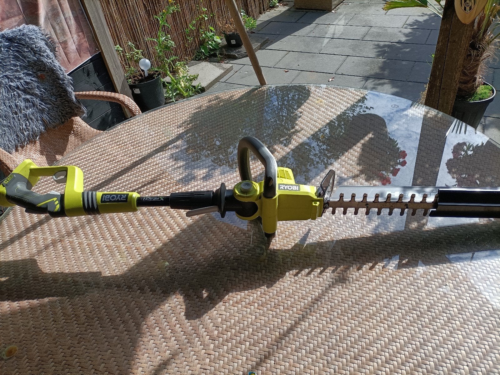 Ryobi heggenschaar+accu/oplader, Ophalen, Zo goed als nieuw, Accu, Ryobi