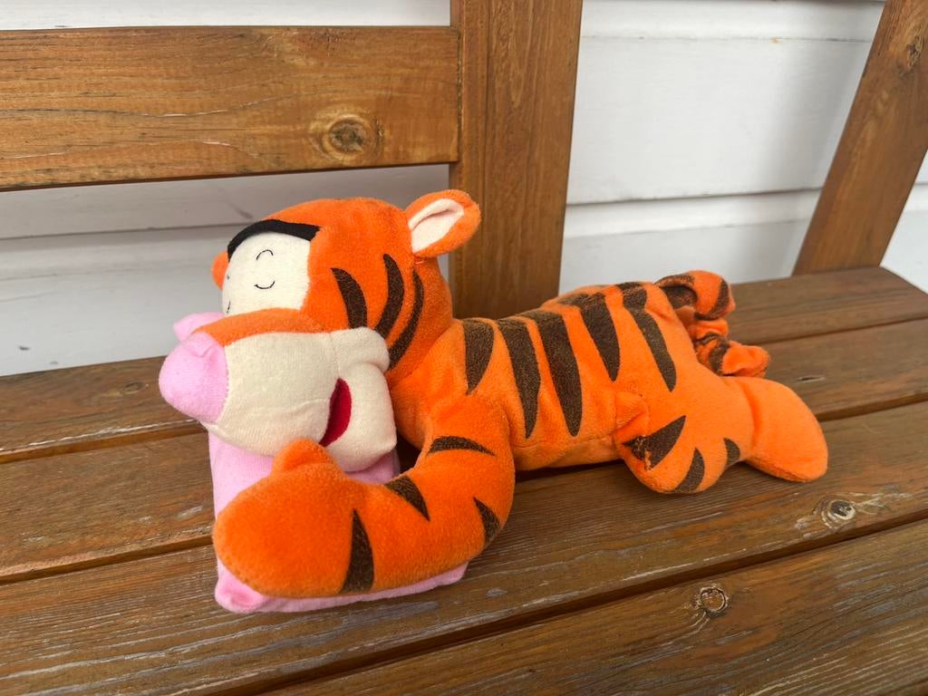 Winnie de poeh slapende knuffel tijgertje teigetje Disney, Ophalen of Verzenden, Winnie de Poeh of vrienden, Knuffel