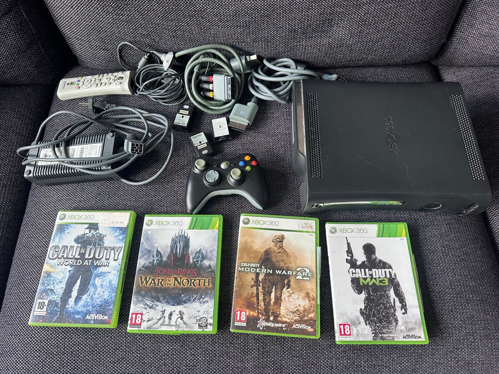 Xbox 360 met 4 games, zonder controller, Gebruikt, Vanaf 18 jaar, Shooter, Eén computer