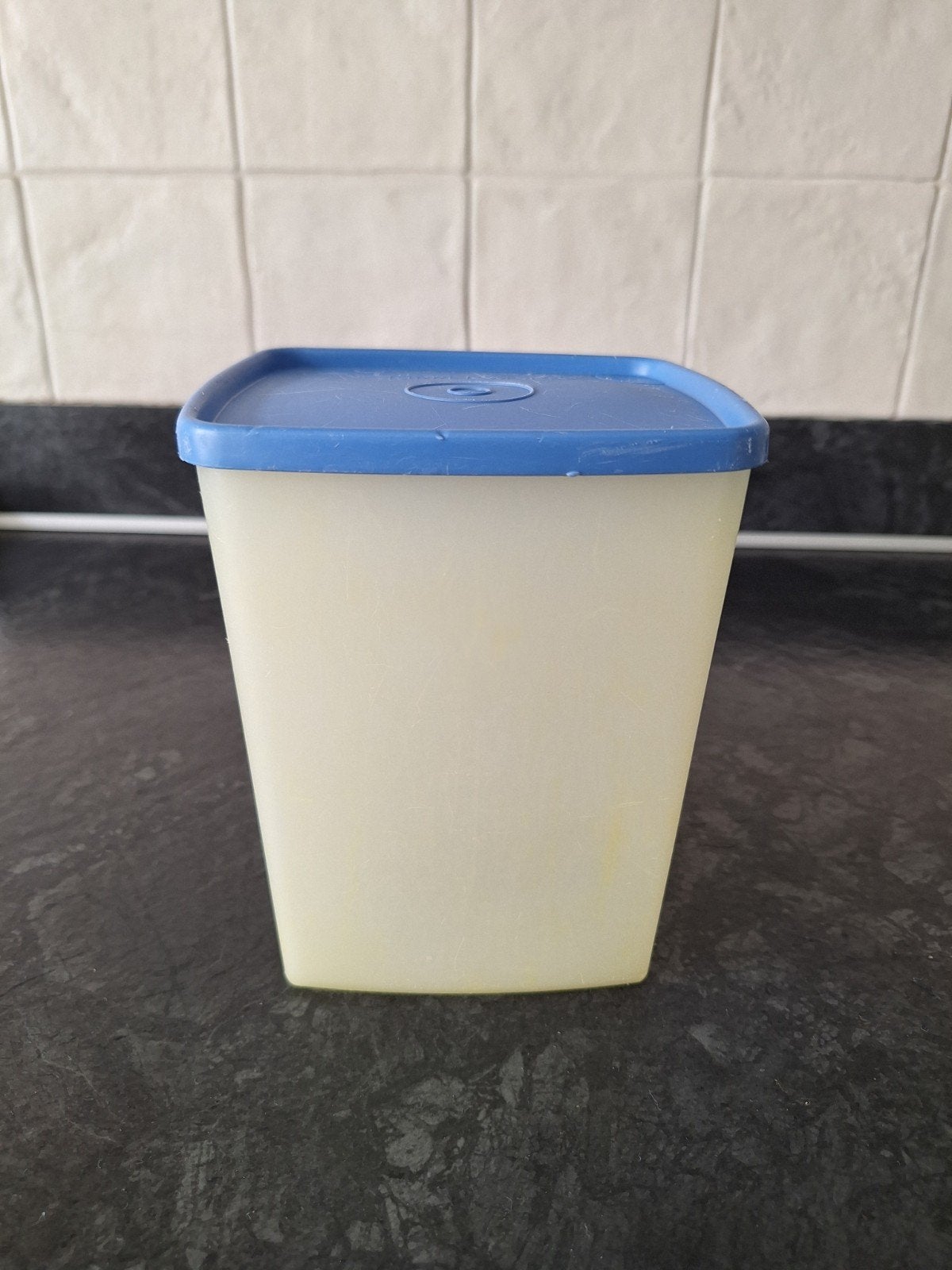 Tupperware bewaardoos met blauw deksel, Gebruikt, Blauw, Ophalen of Verzenden, Bewaardoos