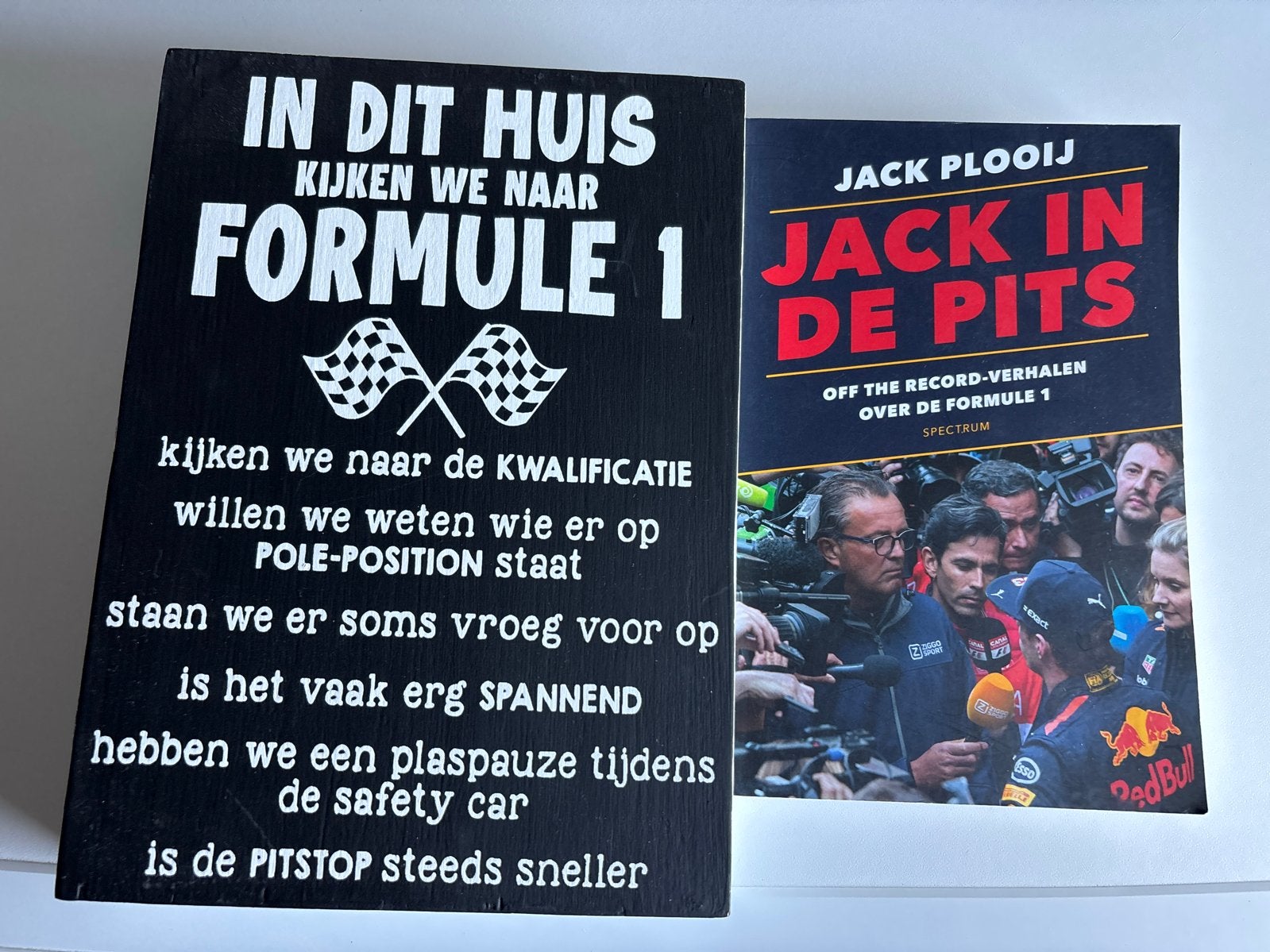 Boek Jack in de Pits & Houten Formule 1 Bord, Ophalen of Verzenden, Gelezen, Nederland