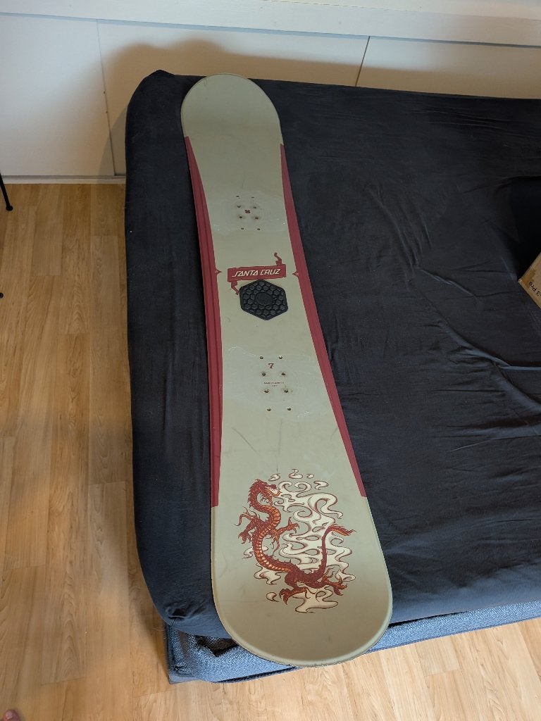 Santa Cruz snowboard 158 (moet snel weg), Sport en Fitness, Snowboarden, Ophalen, Gebruikt, Board