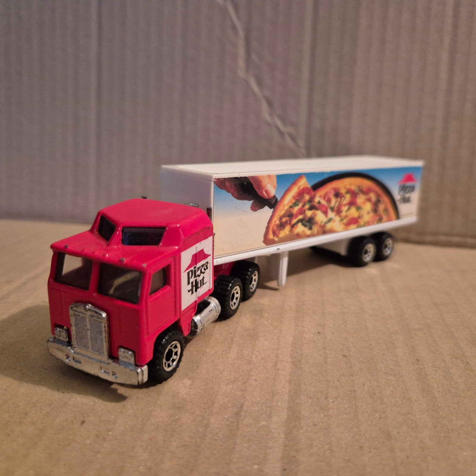 Matchbox Convoy - Pizza Hut & Cool Paint Co., Ophalen of Verzenden, Gebruikt, Bus of Vrachtwagen, Matchbox