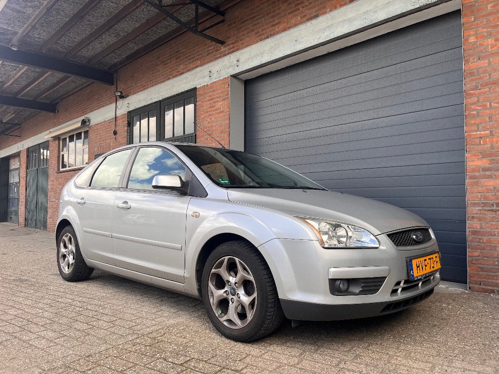 Ford Focus 1.6 74KW CRUISE-AIRCO-STOELVERWARMING-BLUETOOTH, 1596 cc, 15 km/l, 4 cilinders, Handgeschakeld
