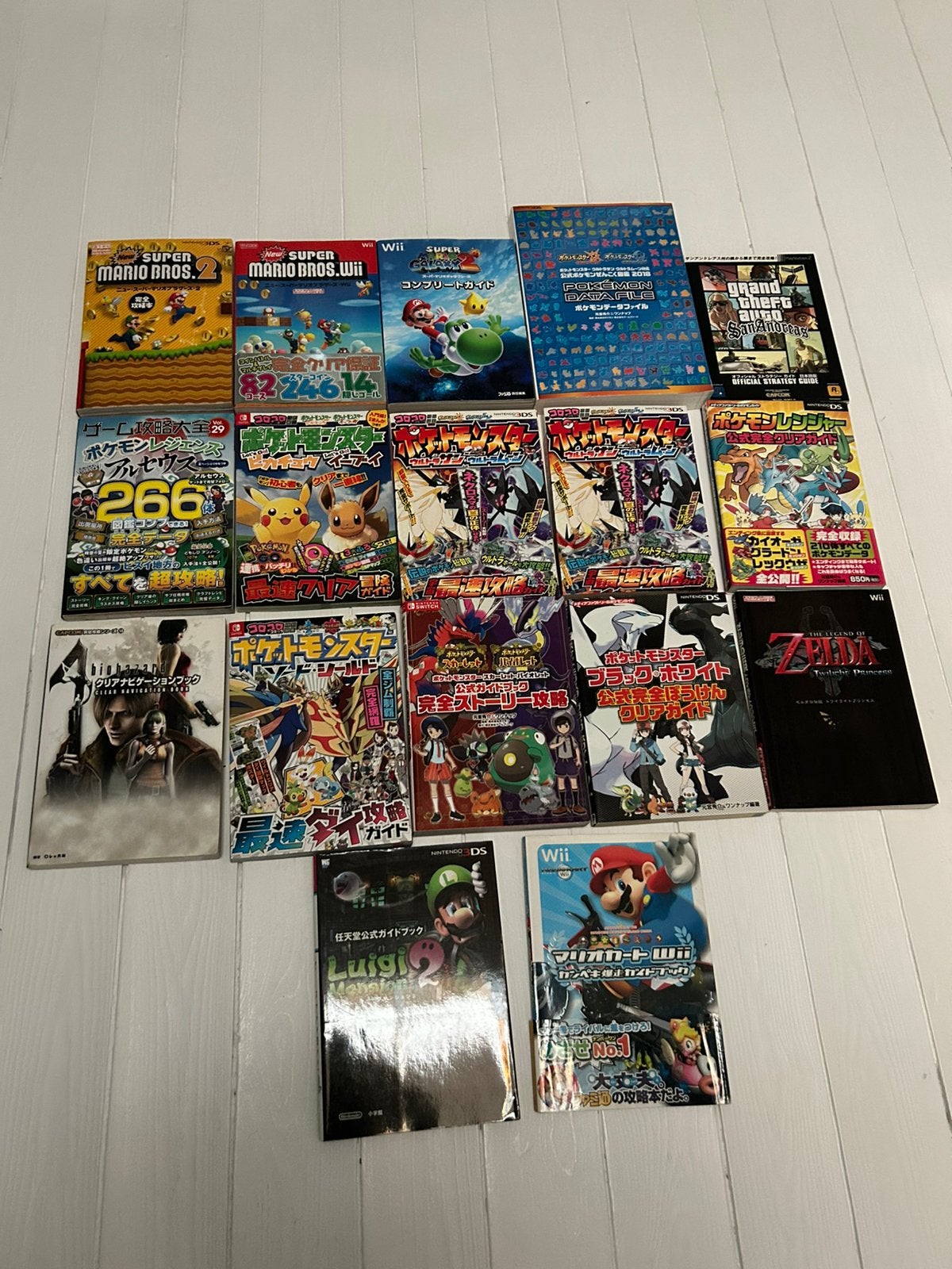 Verzameling japanse videogame strategy guides, Eén comic, Ophalen, Zo goed als nieuw, Japan (Manga)