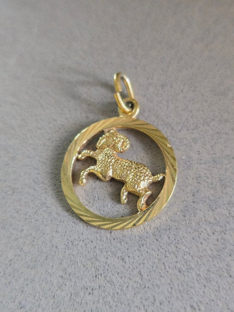 Vintage Americ double goud sterrenbeeld hanger Ram 18mm 1965, Overige materialen, Ophalen of Verzenden, Zo goed als nieuw, Goud