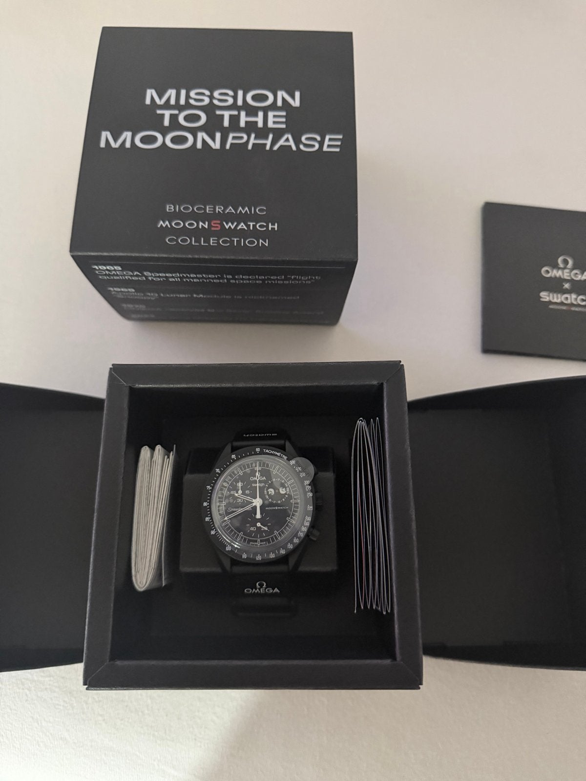 Omega x Swatch Moonswatch Mission to the Moonphase Snoopy, Ophalen, Nieuw, Zwart