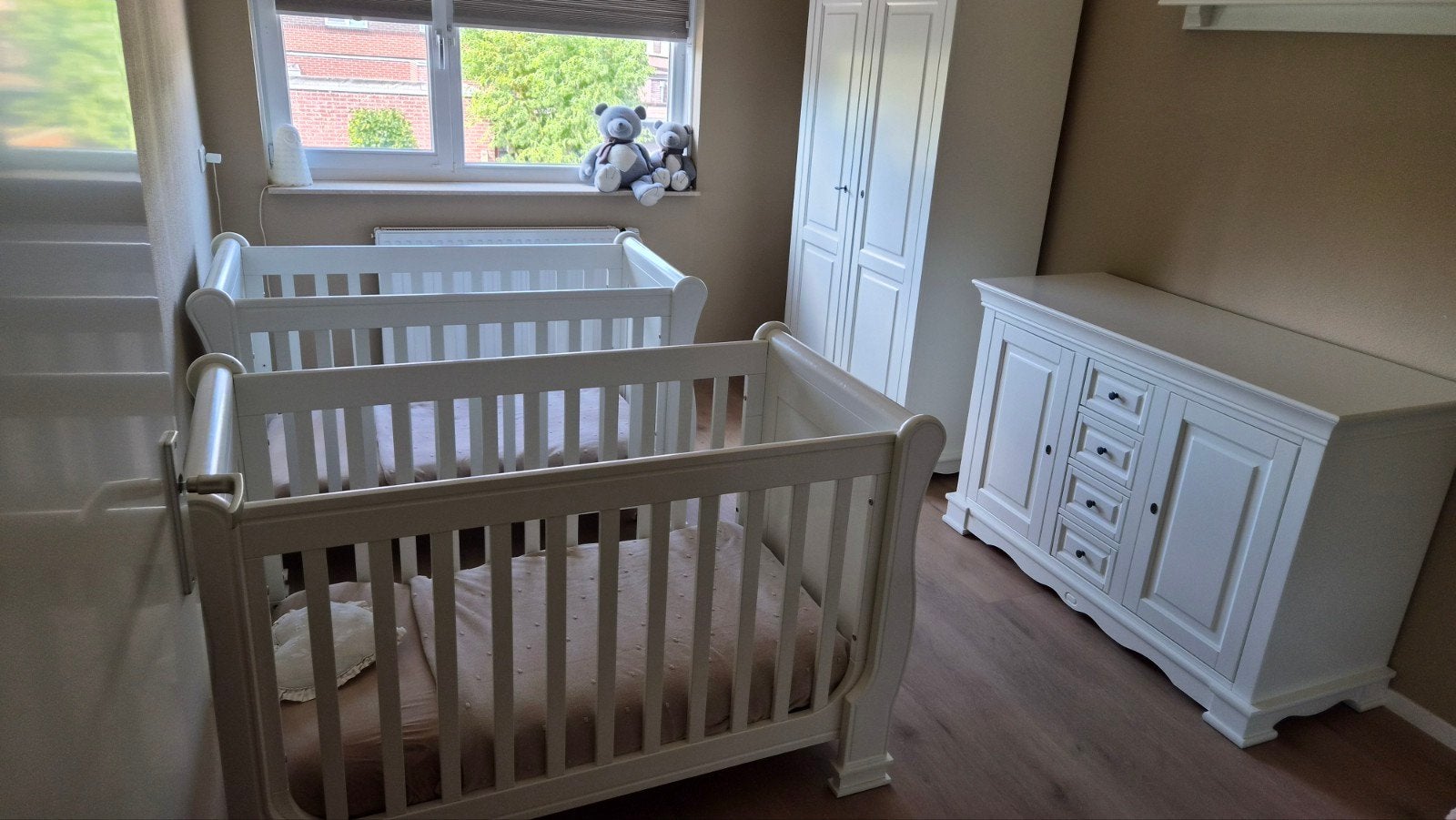 Romantische /landelijke babykamer:2 ledikanten, kast,commode, Ophalen, Gebruikt, Jongetje of Meisje