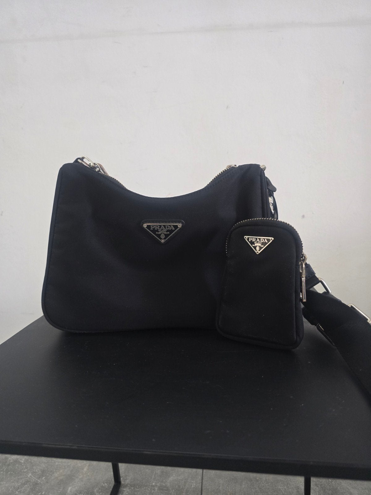 Prada Re-Edition 2005 Schoudertas met Pouch, Ophalen of Verzenden, Zo goed als nieuw, Zwart, Schoudertasje