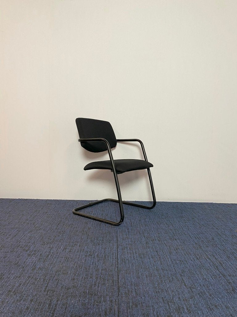 2 x Vergaderstoel Sitland SPA, zwarte stof, zwarte slede, Ophalen, Gebruikt, Twee, Zwart