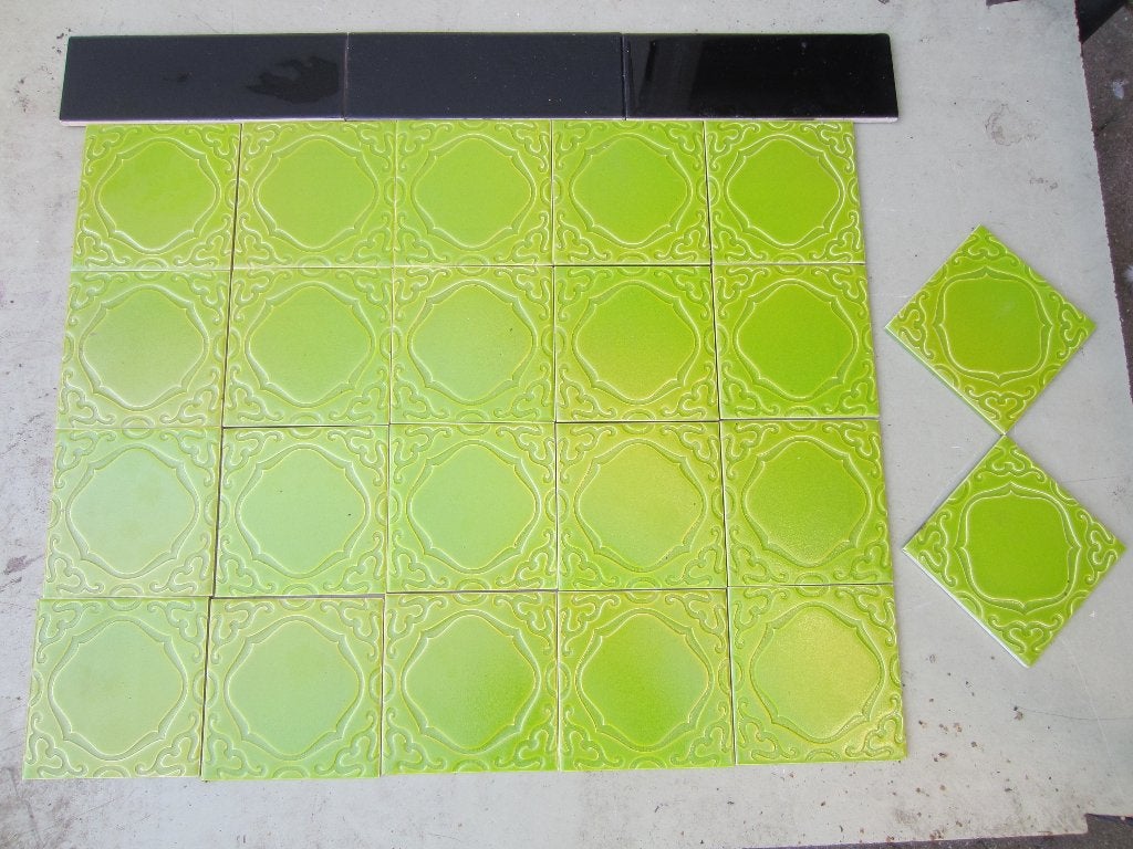119 st. appelgroene wandtegels, opgelegd motief, 10.8x10.8cm, Ophalen