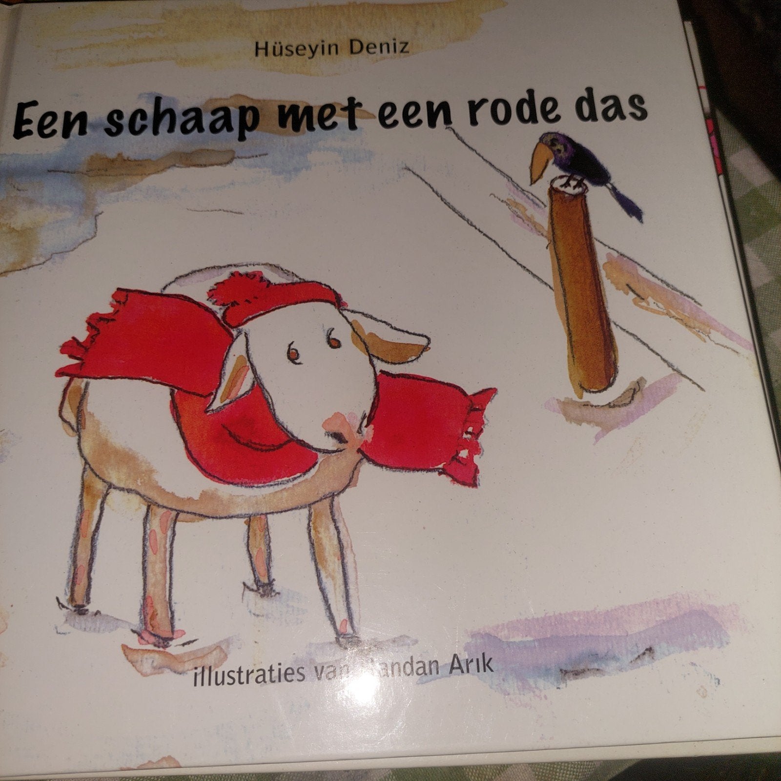 Een schaap met een rode das - Kinderboek Hüseyin Deniz, Ophalen of Verzenden, Zo goed als nieuw, Hüseyin Deniz, Fictie algemeen