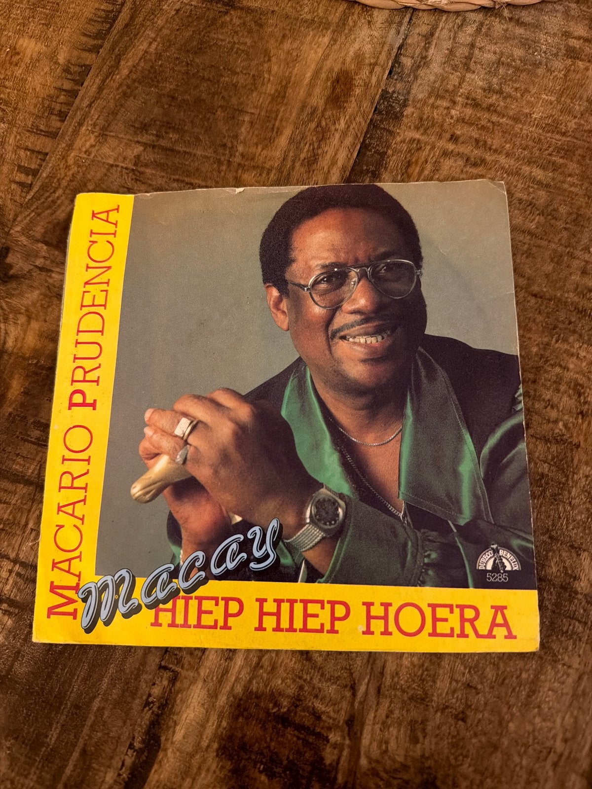 Macario Prudencia - Hiep Hiep Hoera (Vinyl Single), Ophalen of Verzenden, Gebruikt, Nederlandstalig