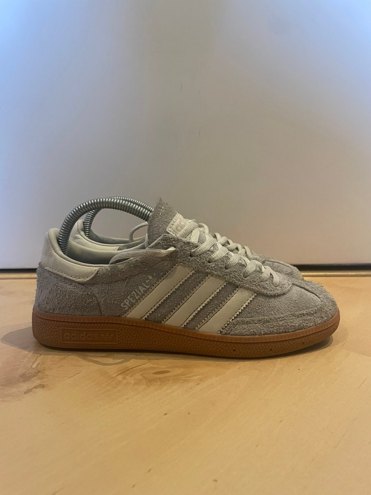Adidas Handball Spezial “Grey” maat 39 1/3, Kleding | Dames, Ophalen of Verzenden, Grijs, Sneakers of Gympen, Zo goed als nieuw