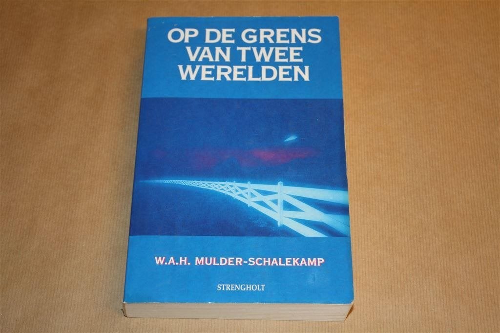 Op de grens van twee werelden - Mulder-Schalekamp, Ophalen of Verzenden, Zo goed als nieuw, Overige onderwerpen, Achtergrond en Informatie