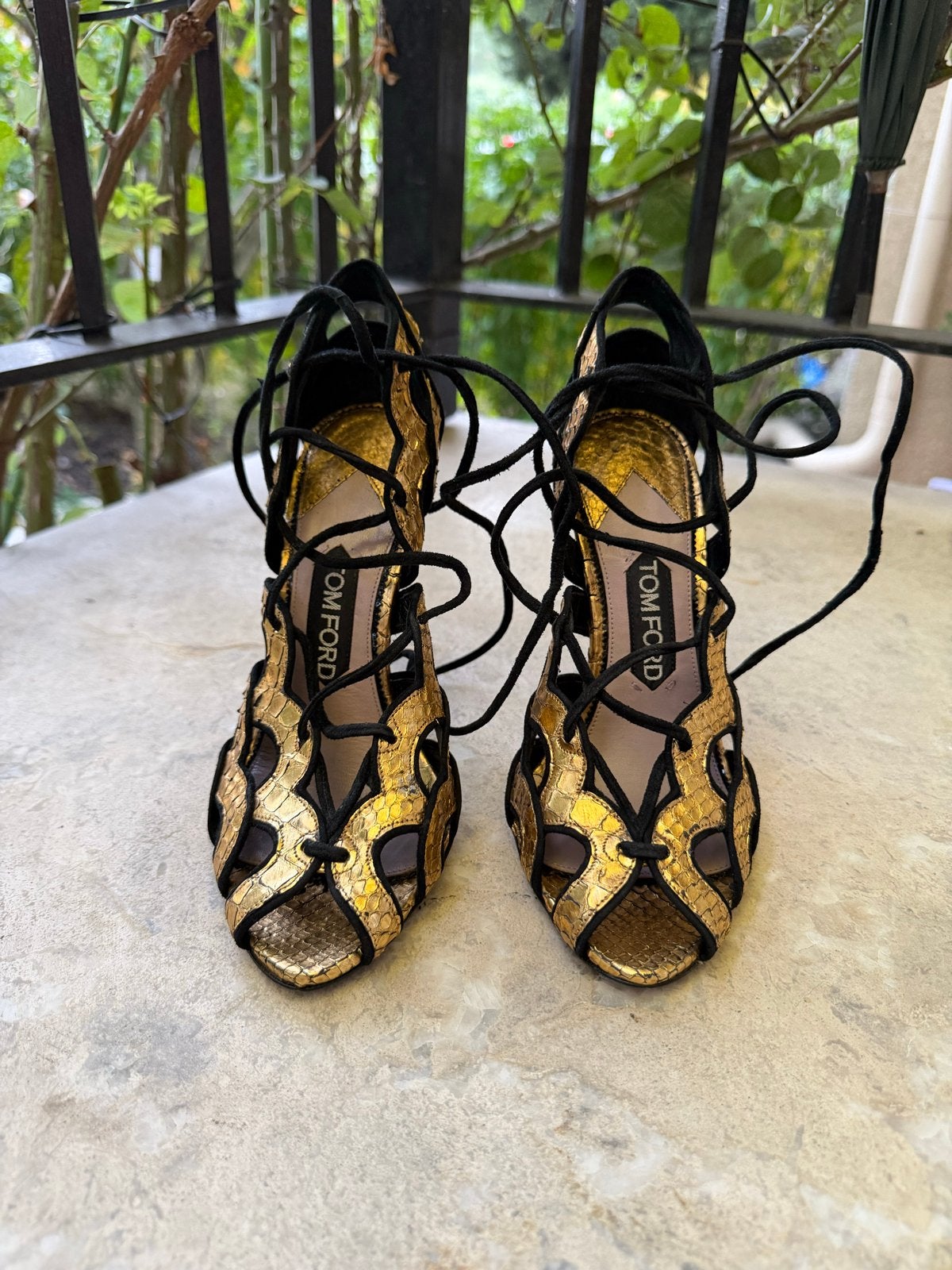 Tom Ford Gouden Python Sandalen met Veters Maat 36, Ophalen of Verzenden, Zo goed als nieuw, Overige kleuren, Sandalen of Muiltjes