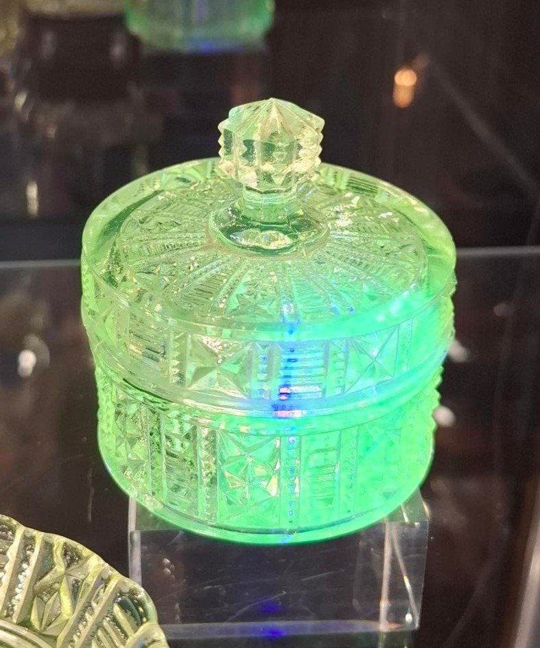 Set in Uranium glas., Ophalen of Verzenden