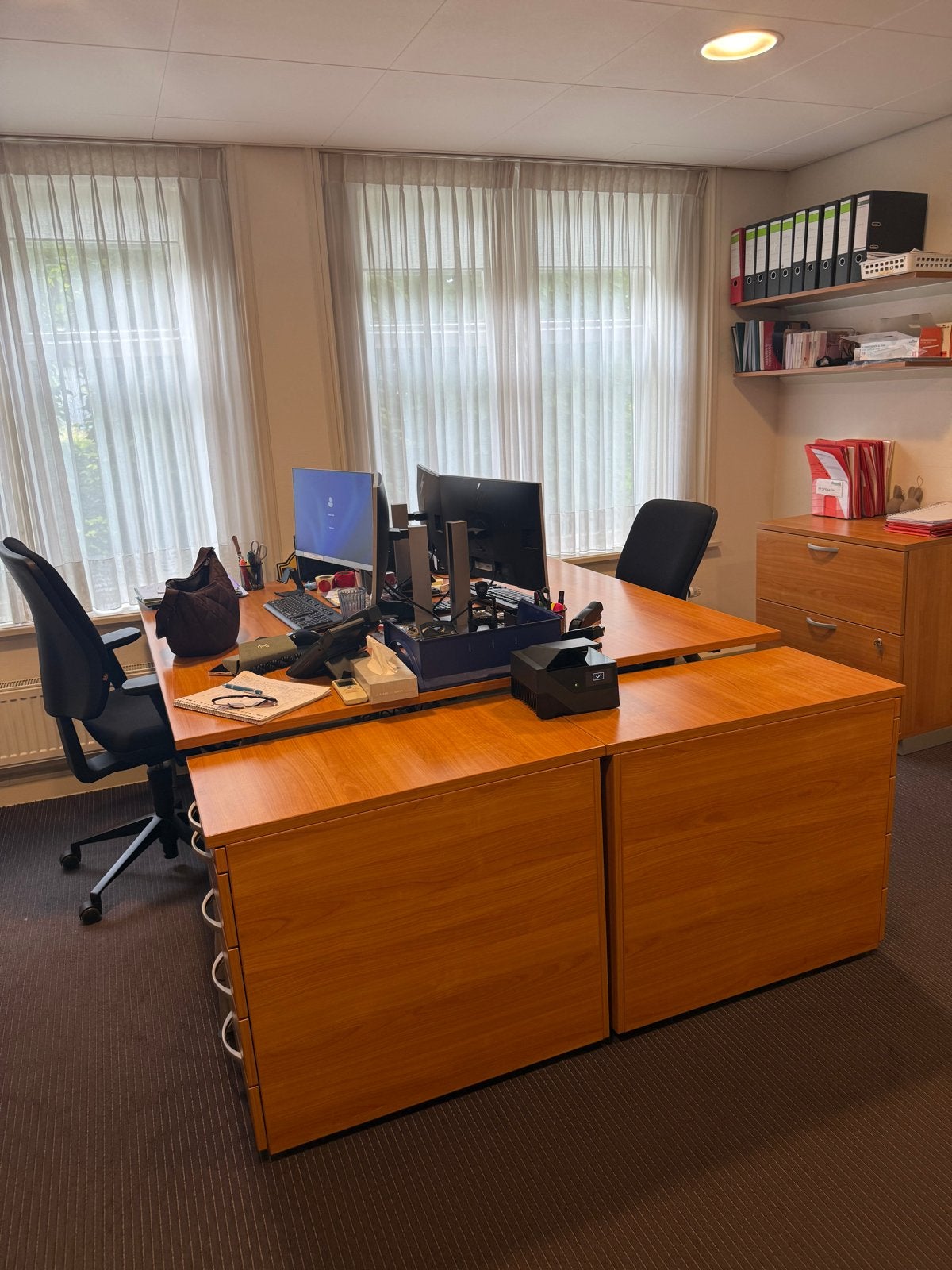 Diverse kantoormeubelen te koop - bureaus, kasten, stoelen, Huis en Inrichting, Ophalen, Gebruikt, X, Bureau-kast combinatie