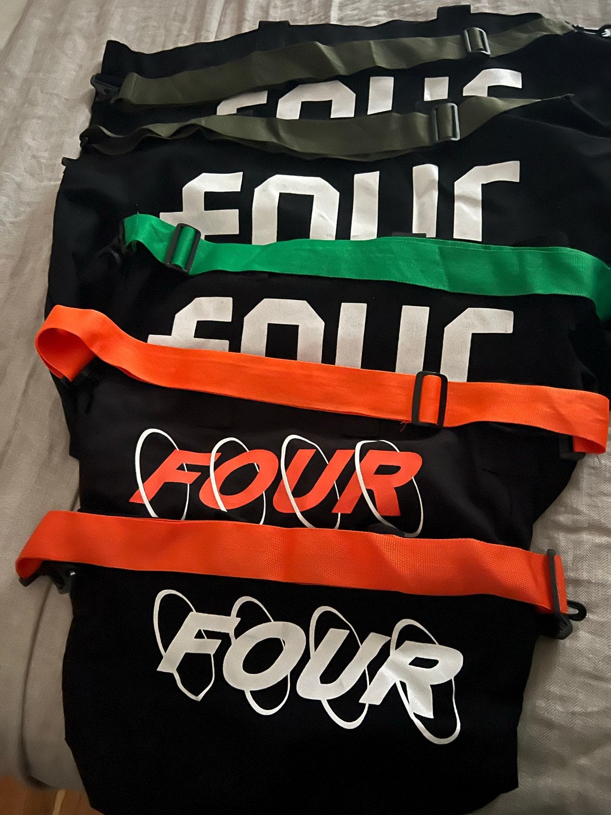 FOUR Tassen met verschillende bandkleuren, Ophalen of Verzenden, Nieuw