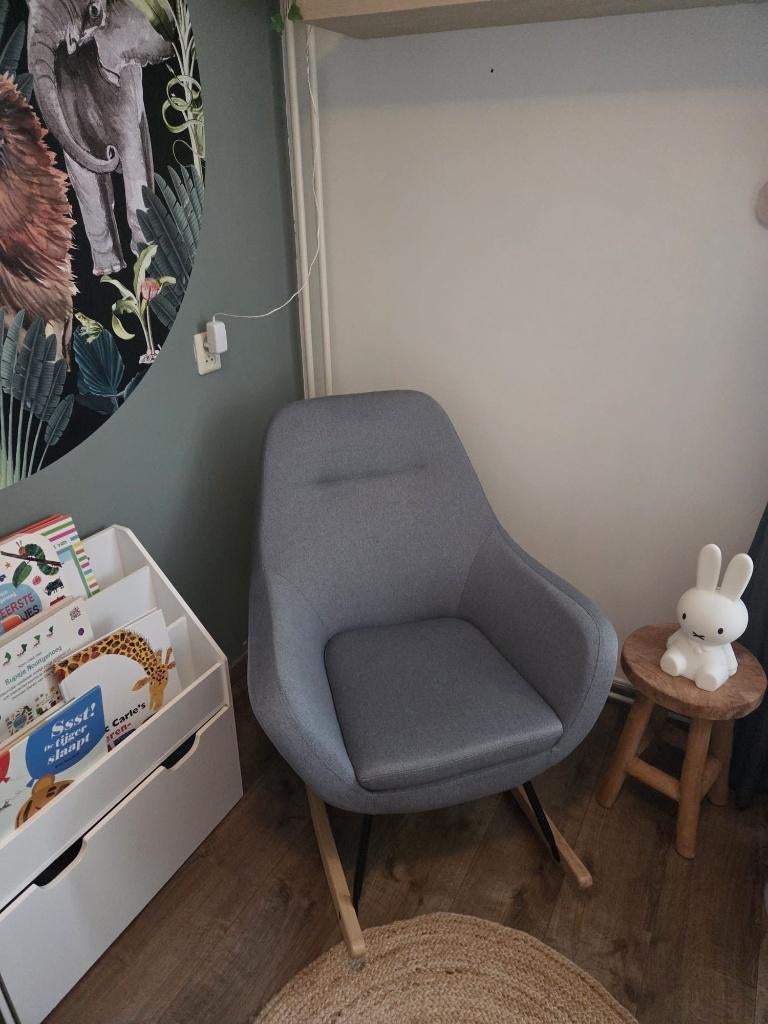 Schommelstoel grijs – JYSK Nebel, Huis en Inrichting, Stoelen, Zo goed als nieuw, Eén, Grijs, Ophalen