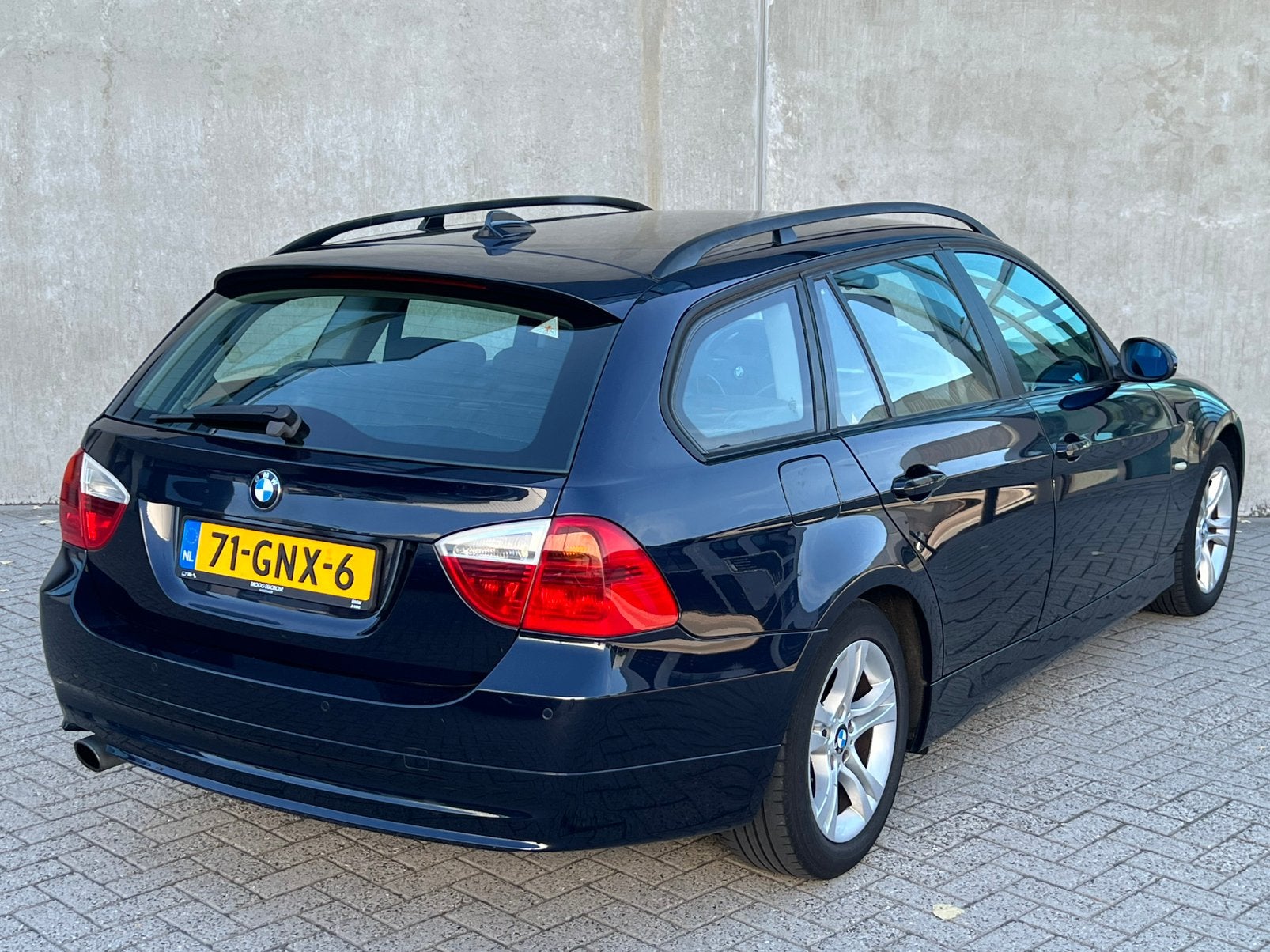 Mooie BMW 3-Serie 318i E91 Touring 143PK Benzine/NieuweAPK!, Blauw, Origineel Nederlands, Handgeschakeld, Grijs