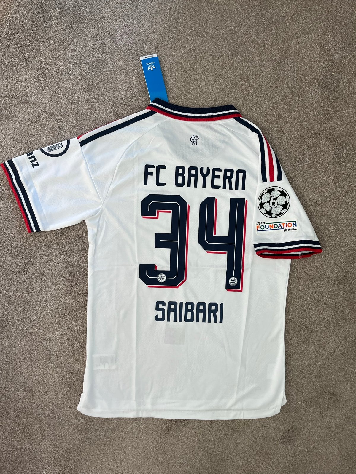 FC Bayern München Saibari 34 uitshirt 2026/27 Maat L, Maat L, Ophalen of Verzenden, Nieuw, Shirt