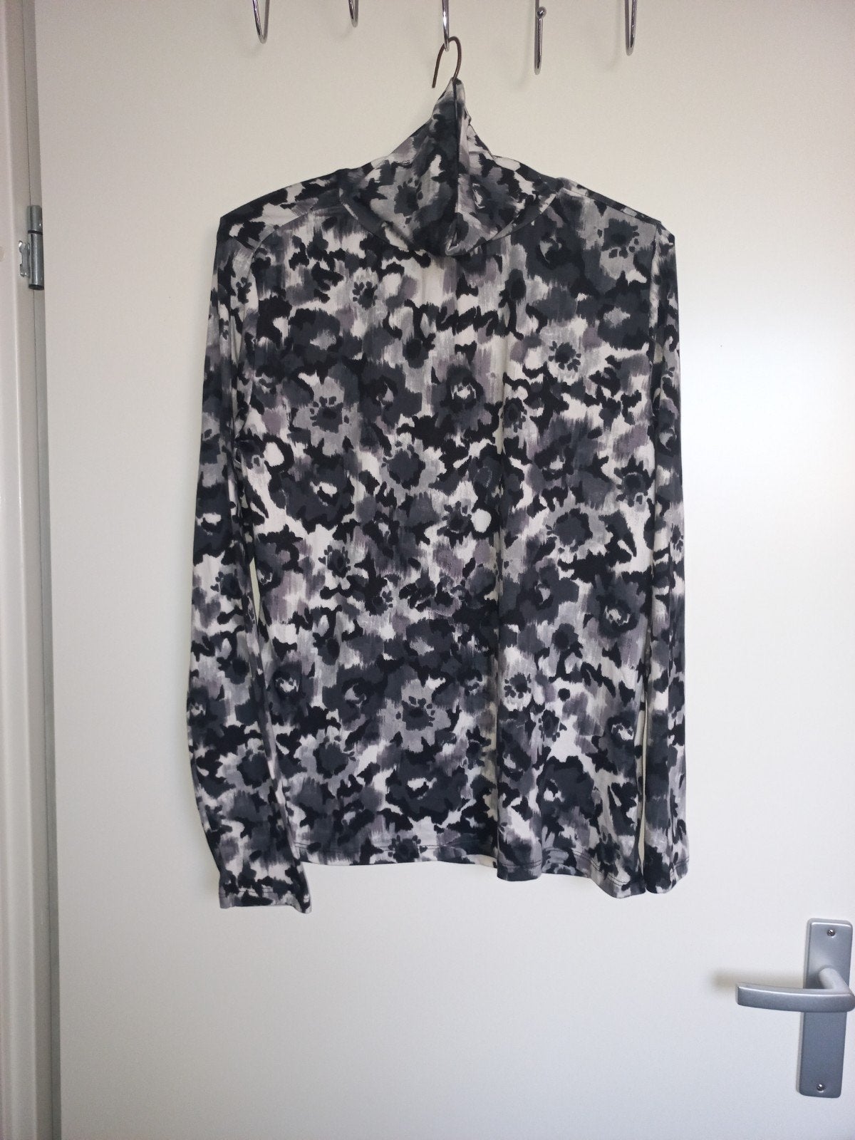 Janina pullover coltruitje bloemen in grijstinten - maat L, Maat 42/44 (L), Ophalen of Verzenden, Zo goed als nieuw, Lange mouw