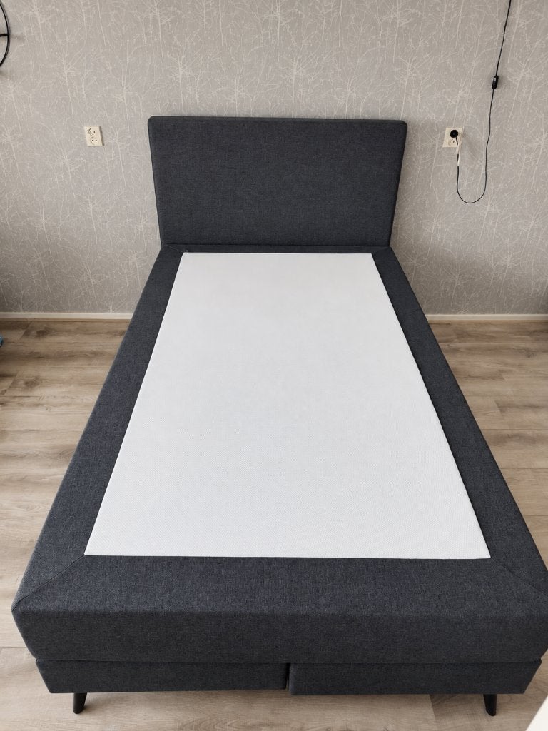 Boxspring eenpersoons gloedjebijnanieuw, Huis en Inrichting, Ophalen, Eenpersoons, Beige, Zo goed als nieuw