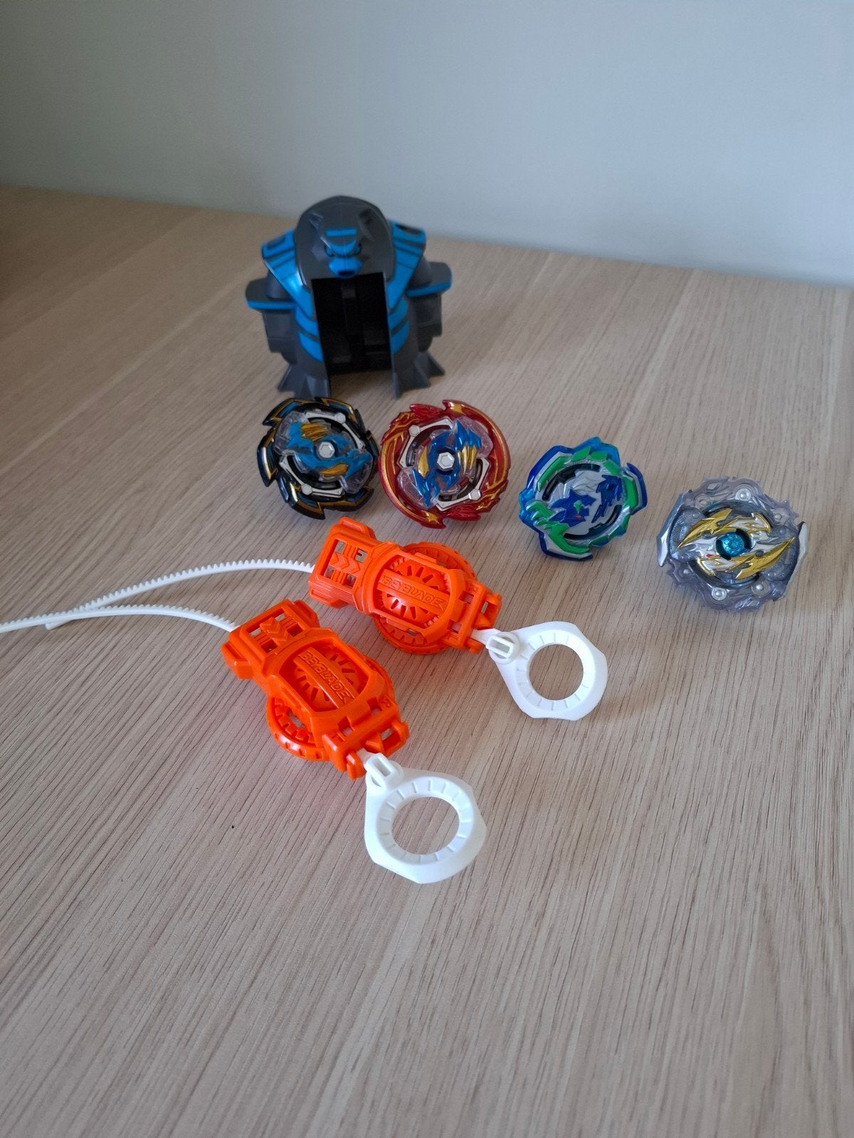 Beyblade Burst set met 4 tollen en 2 launchers, Ophalen, Gebruikt, Jongen of Meisje