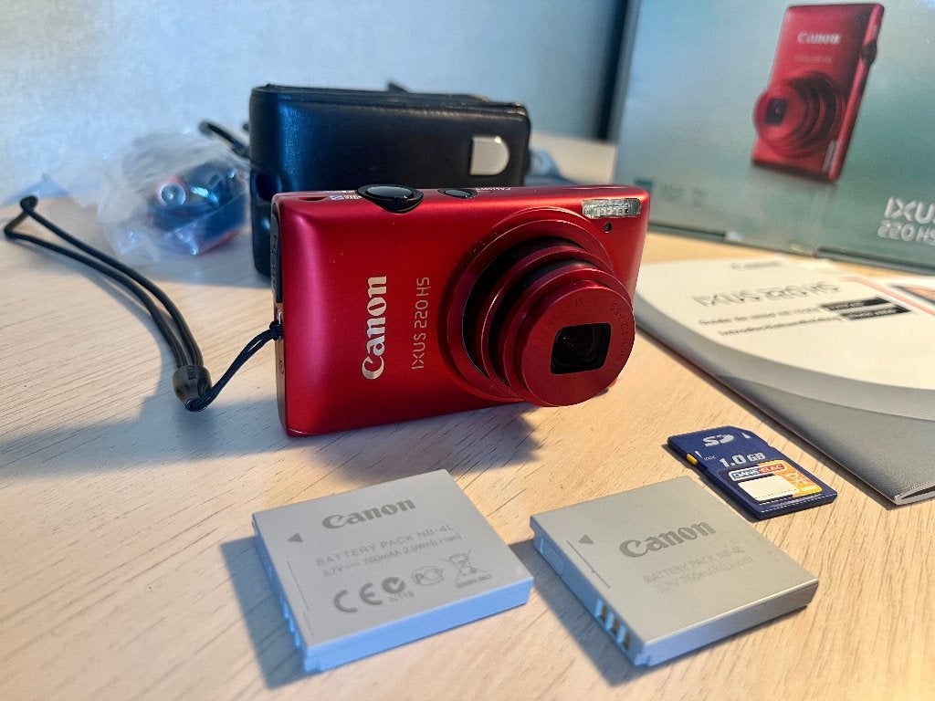 Canon IXUS 220 HS (NIEUWSTAAT!) rode compactcamera, Audio, Tv en Foto, Fotocamera's Digitaal, Ingebouwde flitser, Canon, 12 megapixels