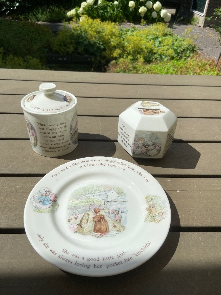 Wedgwood Beatrix Potter, Ophalen of Verzenden, Zo goed als nieuw, Porselein, Bord of Schaal