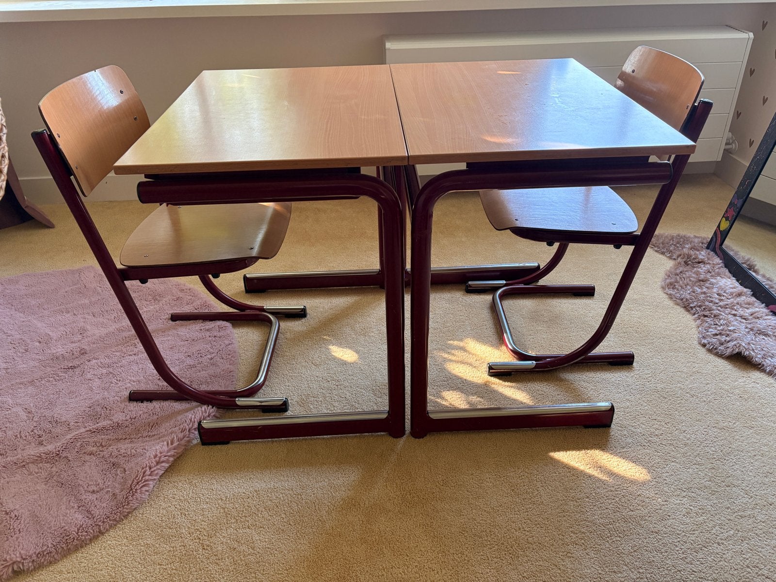 Vintage set van 2 schooltafels en stoelen - Kinderbureau, Kinderen en Baby's, Ophalen, Gebruikt, Tafel(s) en Stoel(en)