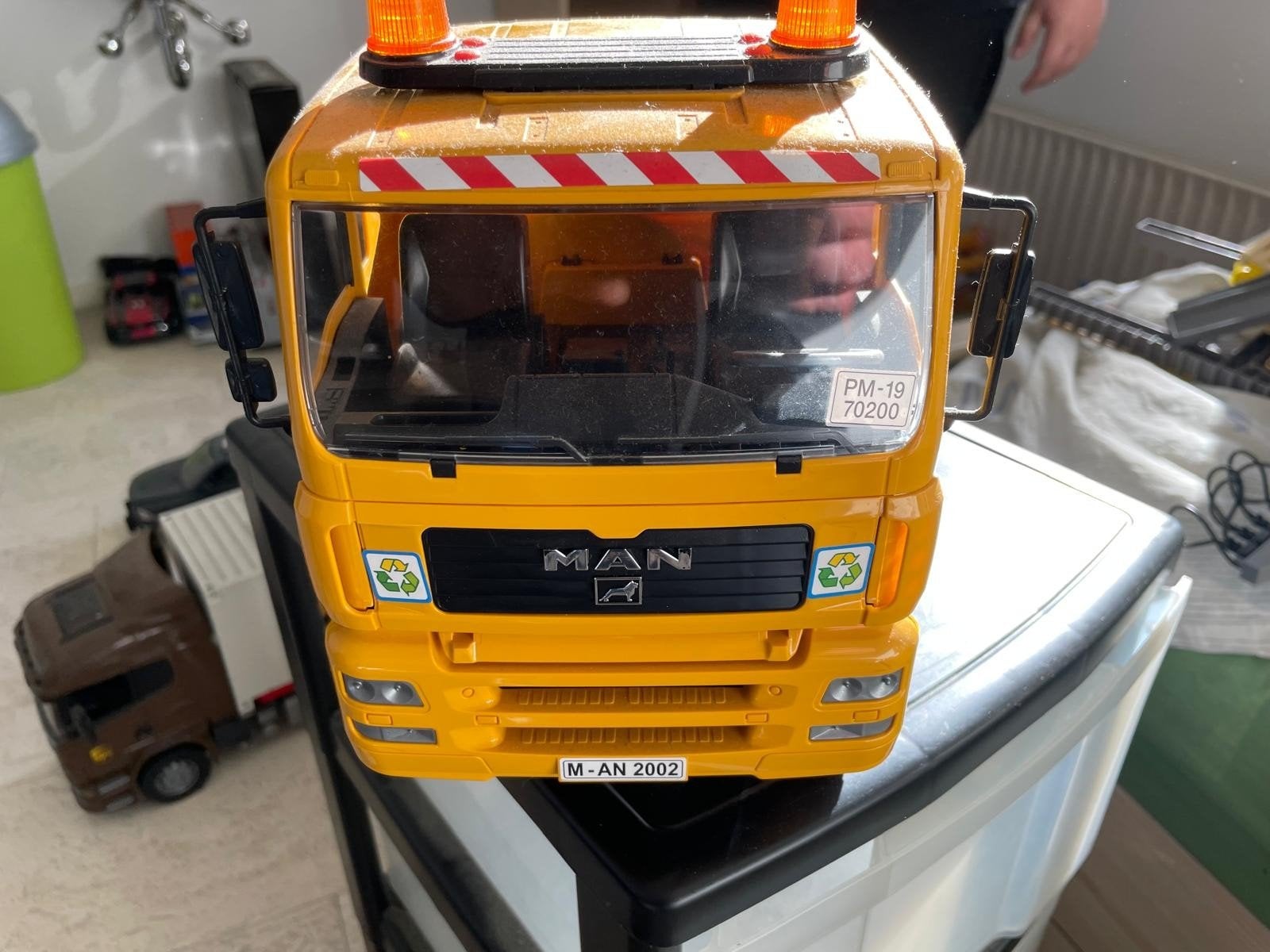 Bruder MAN Vrachtwagen met Dieplader - Zo goed als nieuw, Ophalen, Zo goed als nieuw