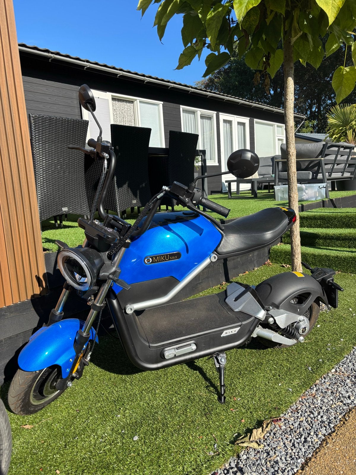 Blauwe Miku Max Elektrische Scooter - Zo goed als nieuw, Fietsen en Brommers, Snorfietsen en Snorscooters, Ophalen, Zo goed als nieuw