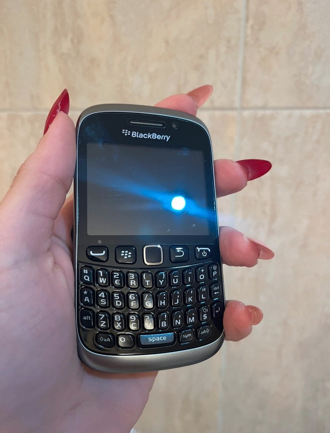 Goedwerkende blackberry curve 9320 black edition met fysiek, Ophalen of Verzenden, Zo goed als nieuw