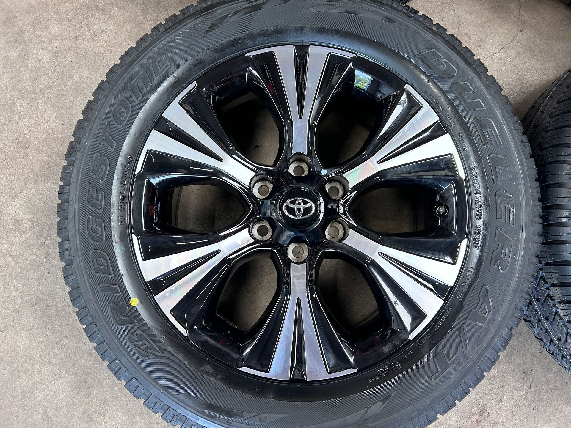 19 inch originele velgen + banden Toyota Landcruiser | Hilux, Auto-onderdelen, 19 inch, -, 265 mm, -