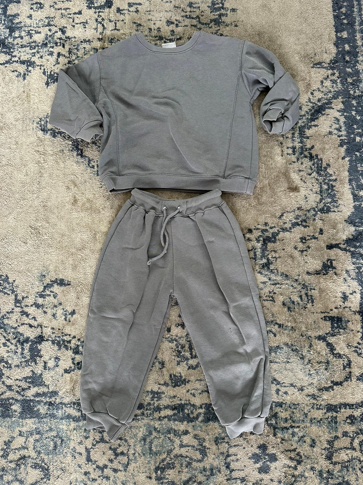 Grijs joggingpak Zara maat 98, Ophalen of Verzenden, Zo goed als nieuw, Jongen, Setje