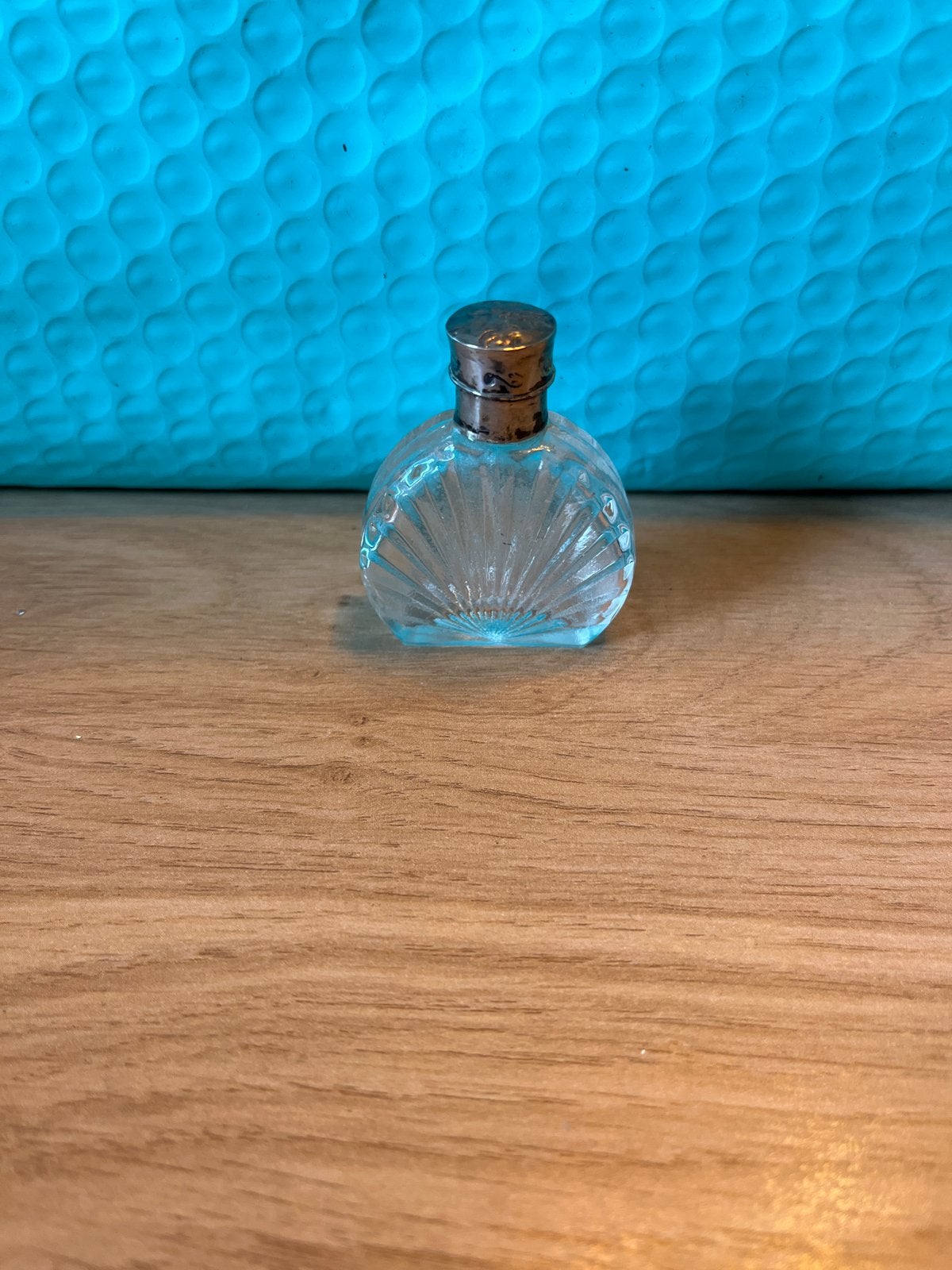 Antieke parfumflesje met zilveren dop, Antiek en Kunst, Ophalen