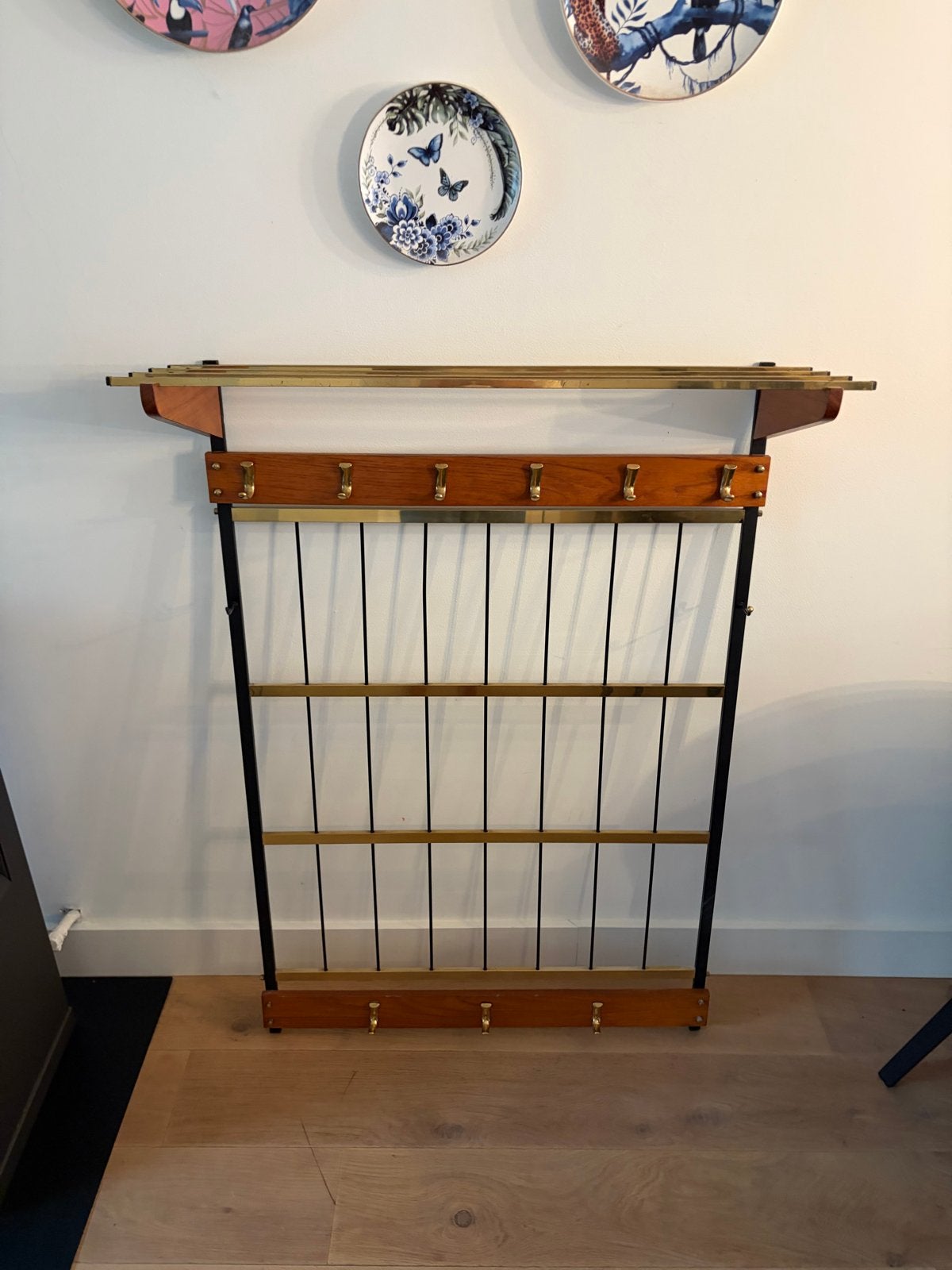 Vintage wandkapstok teak, messing & zwart - jaren 60/70, Gebruikt, 100 tot 150 cm, Hout, Ophalen