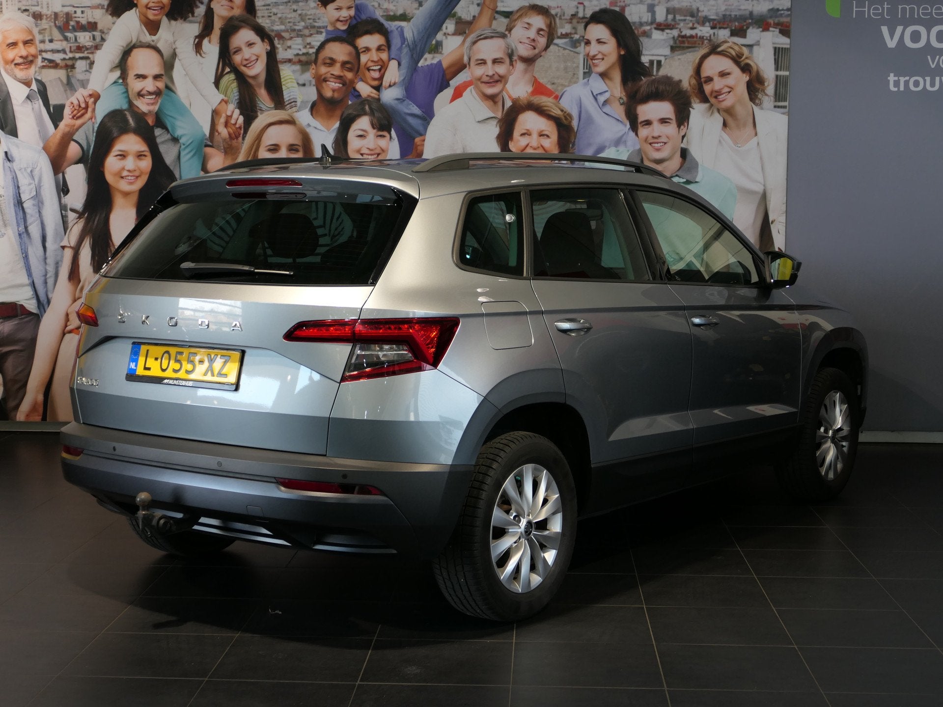 Skoda Karoq 1.0 TSI Business Edition - Occasion Lease vanaf, Auto's, Stof, Gebruikt, Handgeschakeld, Automatische klimaatregeling